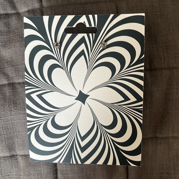 Fun earrings - Picture 2 of 2